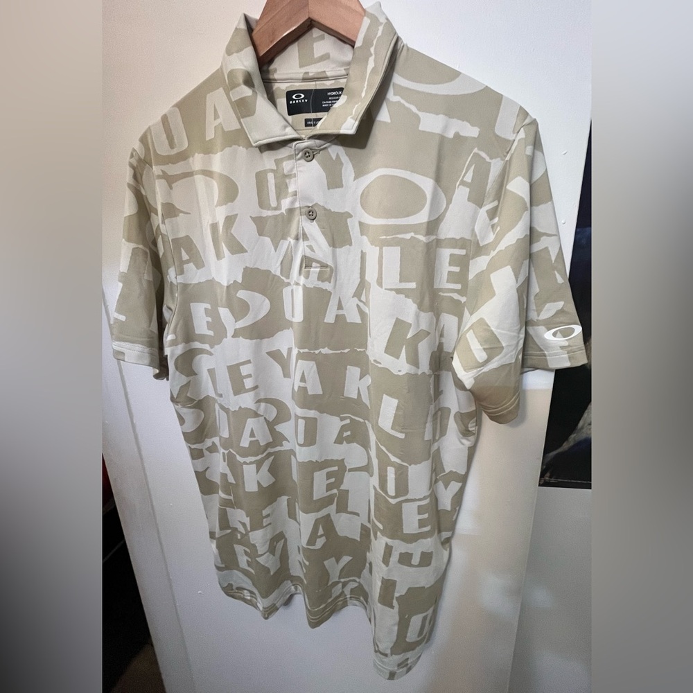 Oakley Men's Tan and White Golf Shirt size S